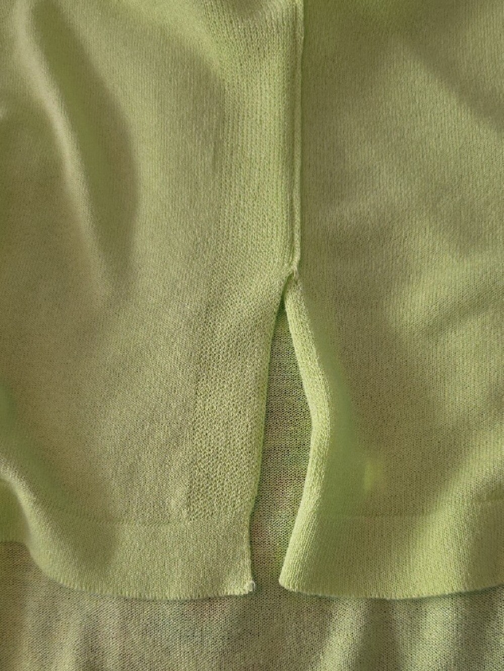 NWT Lumiere Oversized Medium Neon Lime Lightweight V-Neck Pullover Crop Top - Picture 4 of 6